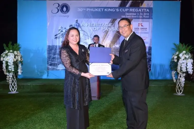 กะตะกรุ๊ป รีสอร์ท ประเทศไทย เป็นเจ้าภาพจัดงานเลี้ยงอาหารค่ำและพิธีมอบรางวัลถ้วยพระราชทานแก่ผู้ชนะเลิศการแข่งขันภูเก็ตคิงส์คัพรีกัตต้า ครั้งที่ 30