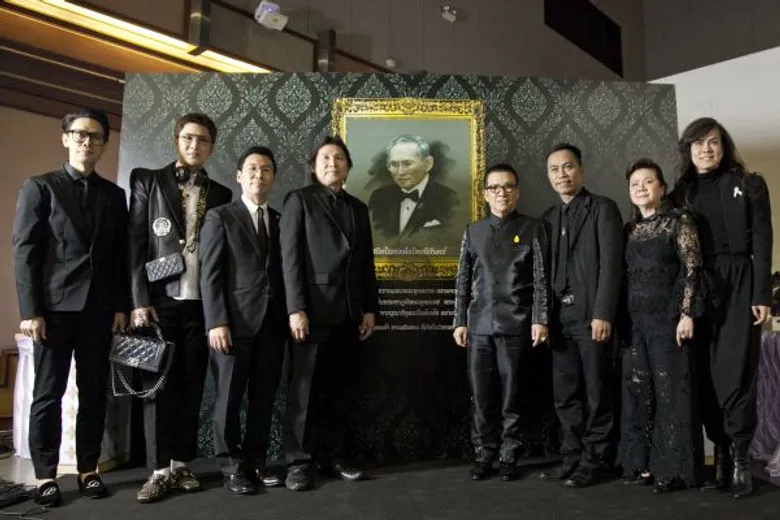 กลุ่มวิชาชีพช่างทำผมไทย ร่วมกันจัดงาน “รวมพลคนเสริมสวย เราเกิดในรัชกาล๙”เพื่อน้อมถวายความอาลัย พระบาทสมเด็จพระปรมินทรมหาภูมิพลอดุลยเดช มหิตลาธิเบศรามาธิบดี จักรีนฤบดินทร สยามินทราธิราช บรมนาถบพิตร พระผู้เสด็จสู่สวรรคาลัย