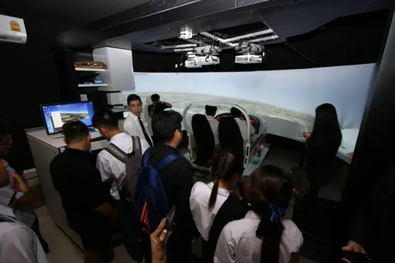 SPU : ม.ศรีปทุม เปิดประสบการณ์จริง น้องๆ ม.6 หลากหลายสถาบัน เข้าร่วมกิจกรรม “MINI OPEN HOUSE วิทยาลัยการบินและคมนาคม”