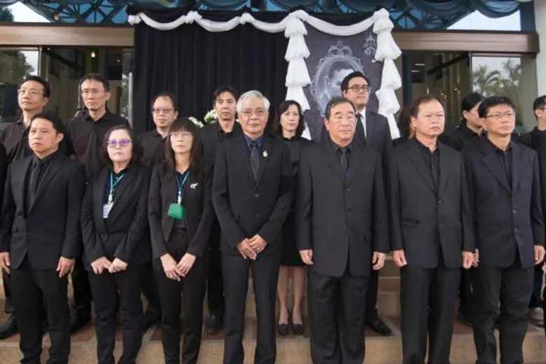 เดลต้า อีเลคโทรนิคส์ จัดงานรวมพลังใจภักดิ์ แปรอักษร 8,000 คน ถวายอาลัยรัชกาลที่ 9