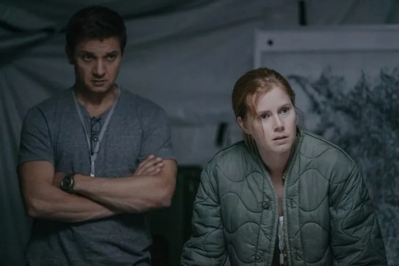 Arrival (ผู้มาเยือน) ทริลเลอร์ไซไฟสุดระทึกจากผู้กำกับชื่อดัง เดนิส วิลเลเนิฟ (Sicario, Prisoners)