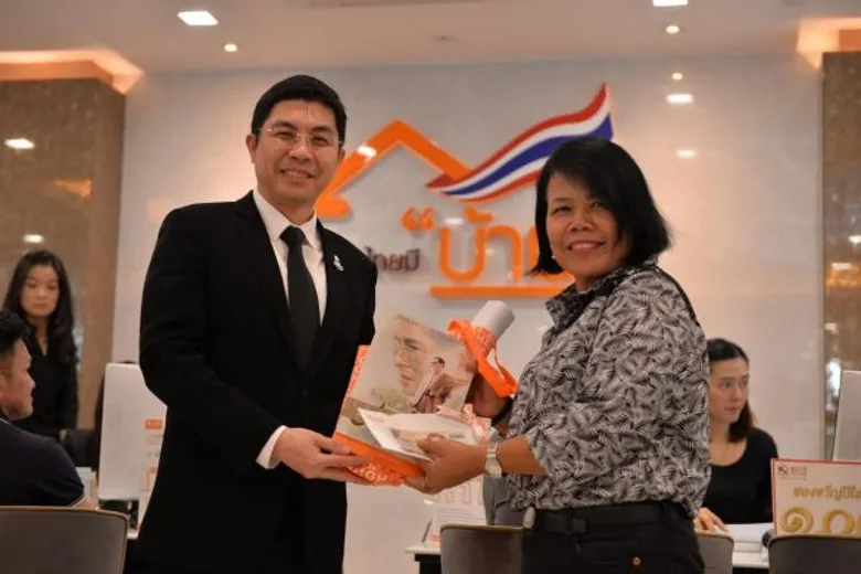 ลูกค้า ธอส. เข้ารับของขวัญปีใหม่ 2560 วันแรกสุดคึกคัก