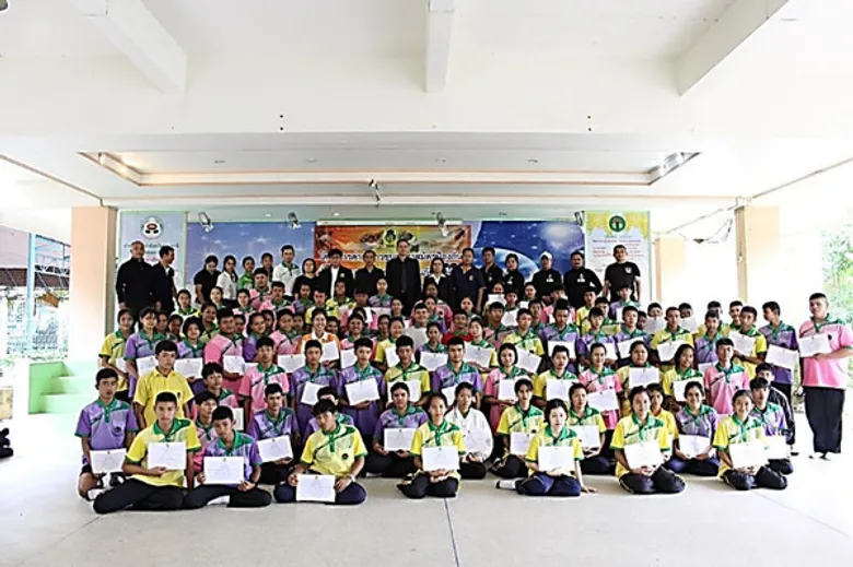 ปภ. โดย ศูนย์ ปภ.เขต 1 ปทุมธานี ร่วมพิธีปิดโครงการค่ายเยาวชนอาสาสมัครป้องกันและบรรเทาสาธารณภัย ประจำปีงบประมาณ พ.ศ. 2560 (รุ่นที่ 1)