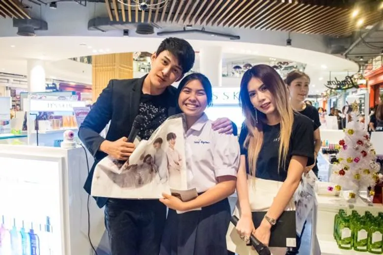 ต๊อด-ปนพงษ์ สุดปลื้ม!!! แฟนคลับซีรี่ย์แน่น…บูท It’s Skin@เทอมินอล21 โคราช