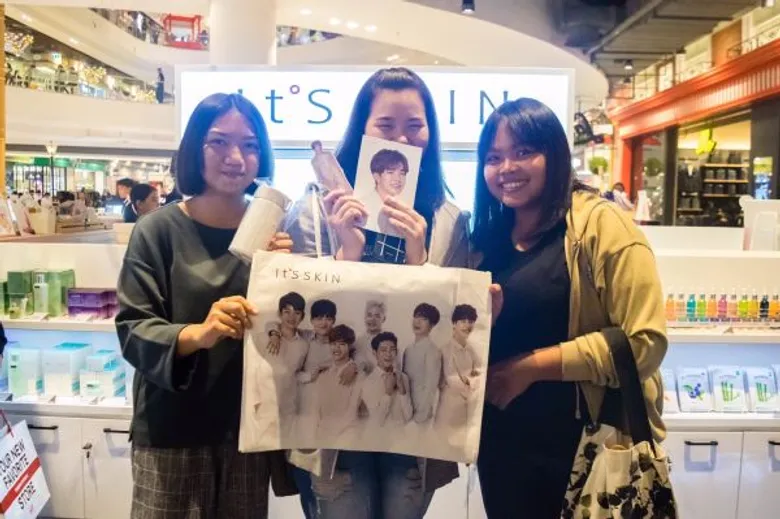 ต๊อด-ปนพงษ์ สุดปลื้ม!!! แฟนคลับซีรี่ย์แน่น…บูท It’s Skin@เทอมินอล21 โคราช