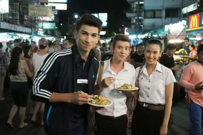 “อองตวน” สวมนวมชิมลางละครเรื่องแรก โชว์ซิกแพ็คและลีลาจีบสาวใน “แสงเทียน”