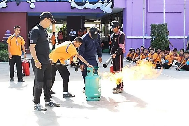 ปภ. โดย ศูนย์ ปภ.เขต 1 ปทุมธานี ร่วมพิธีปิดโครงการค่ายเยาวชนอาสาสมัครป้องกัน และบรรเทาสาธารณภัย ประจำปีงบประมาณ พ.ศ. 2560 (รุ่นที่ 2)