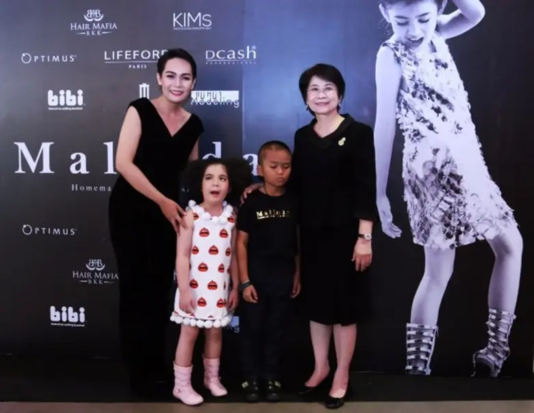 ภาพข่าว: มูลนิธิเวชดุสิตฯ รับมอบเงินสนับสนุน พร้อมร่วมสานฝันน้องผู้พิการ เปิดประสบการณ์เดินแบบบนเวทีจริง