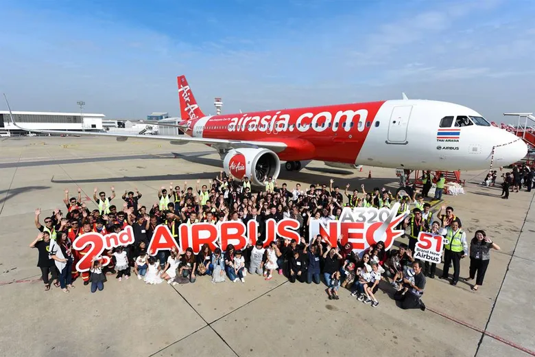 ไทยแอร์เอเชีย เจิมเครื่องต้อนรับเครื่องบินใหม่ เปิดศักราชปี 2560 เปิดโอกาสให้พนักงานพาครอบครัวเยี่ยมชมเครื่องบินแอร์บัส เอ320 นีโอ
