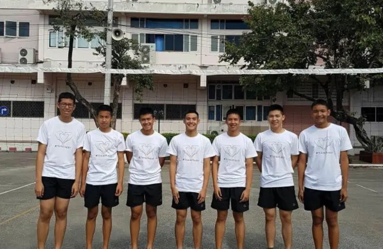 ภาพข่าว: “ฟีนิกซ์” สนับสนุนเสื้อทีมวอลเลย์บอลสาธิต ม.เชียงใหม่ ลุย “นนทรีเกมส์”