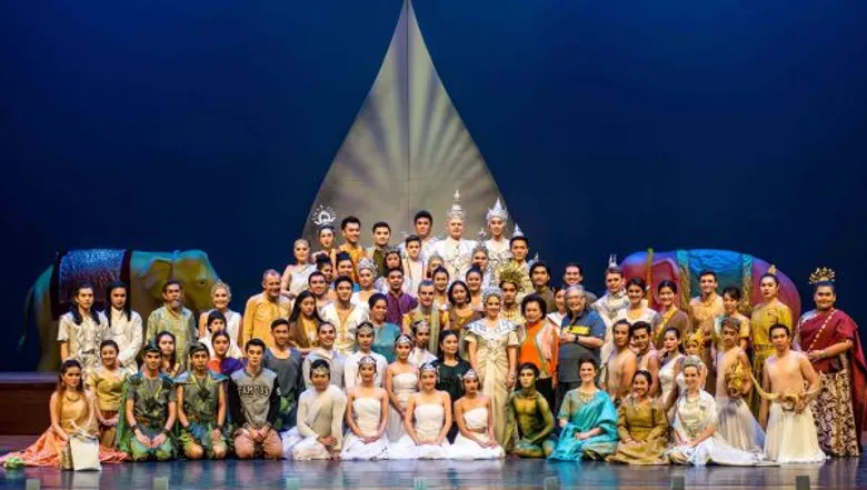พระเนมิราช – เสด็จสวรรคาลัย เพื่อน้อมรำลึกถึงพระมหากรุณาธิคุณและร่วมถวายความอาลัย ในช่วงสตมวาร 100 วันสวรรคตพระบาทสมเด็จพระปรมินทรมหาภูมิพลอดุลยเดช