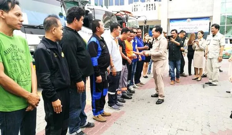 ปภ. โดย ศูนย์ ปภ.เขต 1 ปทุมธานี ร่วมงานชาวปทุมธานี รวมน้ำใจ ช่วยพี่น้องชาวใต้ สู้ภัยน้ำท่วม