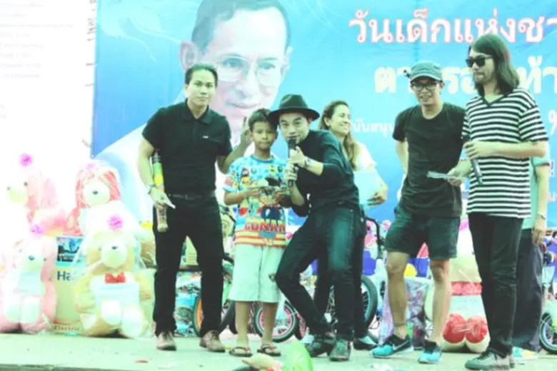 เพลย์กราวด์ ขอเป็นสื่อกลางความรัก ส่งมอบความสุขให้กับ มูลนิธิดวงประทีป