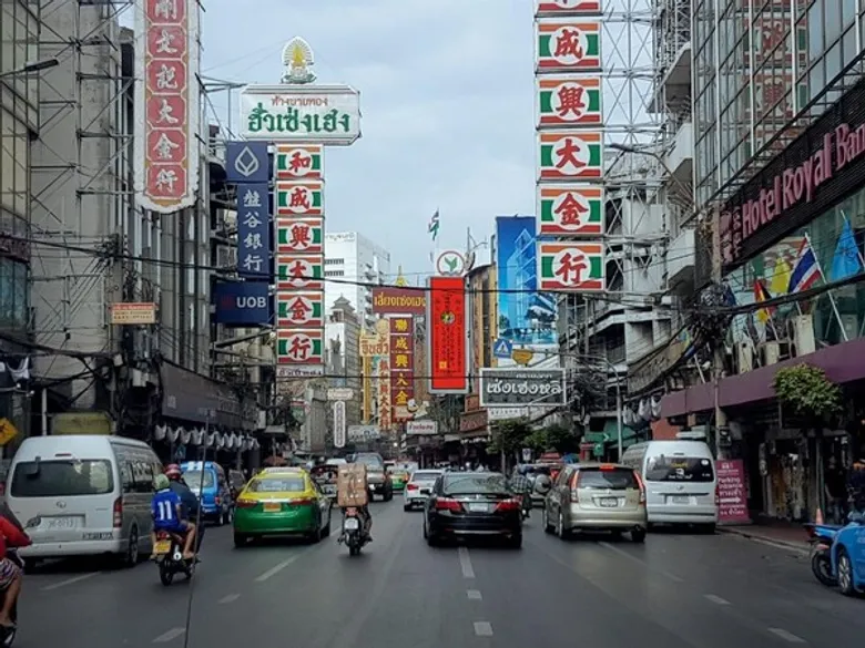 ฉลองตรุษจีนปีนี้ ถ่ายรูปคู่ฮู้ยันต์ขนาดใหญ่เก็บไว้ให้โชคดี