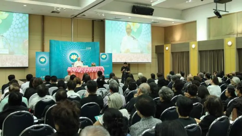 ธรรมะที่พึ่งแท้ ฉบับแม่ชีโชติรส ในเวทีเรายกวัดมาไว้ที่เซเว่นฯ