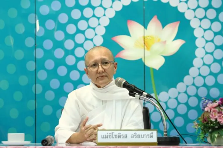 ธรรมะที่พึ่งแท้ ฉบับแม่ชีโชติรส ในเวทีเรายกวัดมาไว้ที่เซเว่นฯ