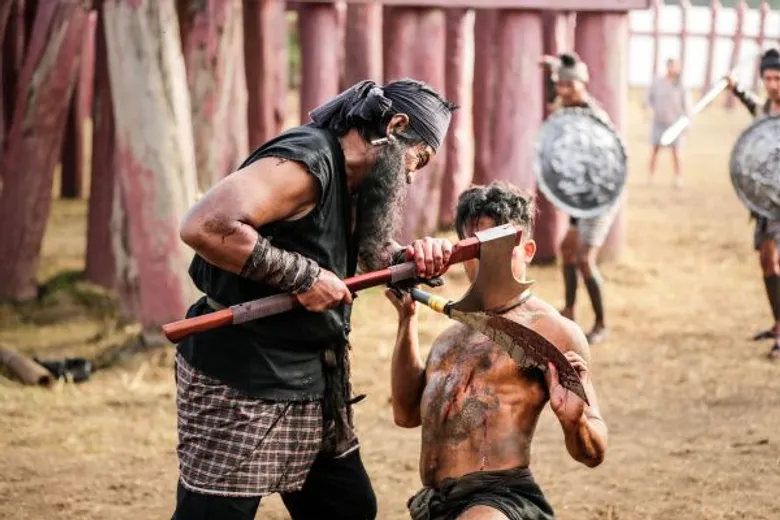 สมาคมผู้นิยมพระเครื่องฯ โดย “พยัพ คำพันธุ์” นายกสมาคม ได้ฤกษ์เปิดตัวภาพยนตร์ที่สร้างขึ้นเพื่อเชิดชูเกียรติวีรบุรุษที่ถูกลืมสุดยิ่งใหญ่ “๔๐๐ นักรบ ขุนรองปลัดชู – The 400 Bravers” สุดยิ่งใหญ่