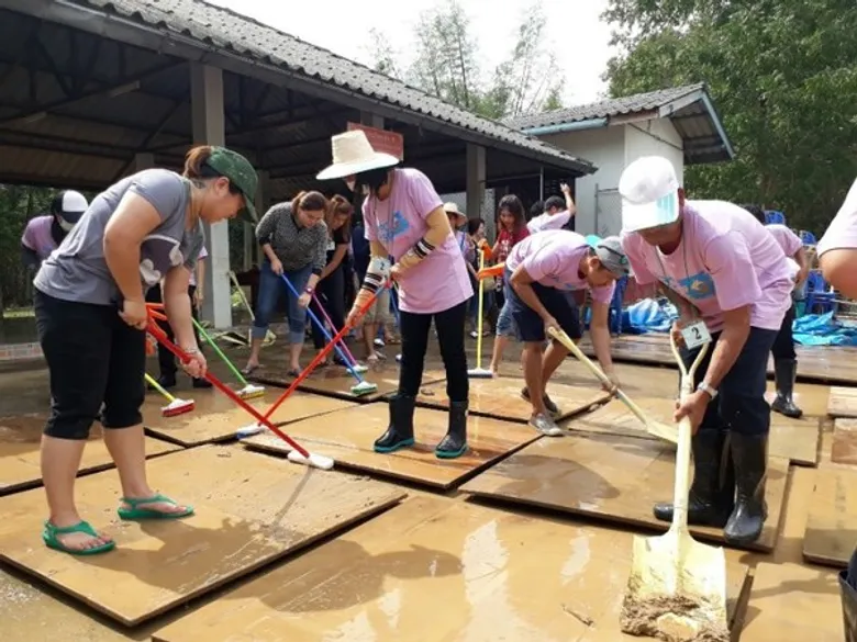 สหวิริยาโลจิสติกส์ (SVL) ส่งมอบน้ำใจช่วยเหลือชาวบางสะพาน