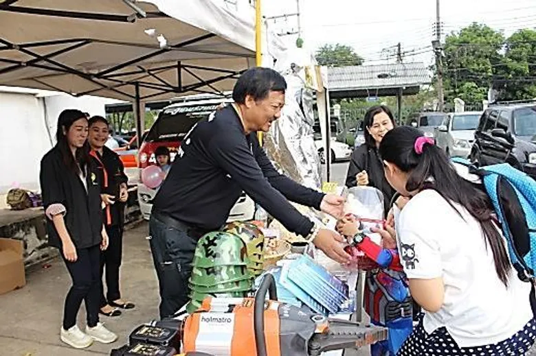 ปภ. โดย ศูนย์ ปภ.เขต 1 ปทุมธานี ร่วมกิจกรรมวันเด็กแห่งชาติ ประจำปี 2560