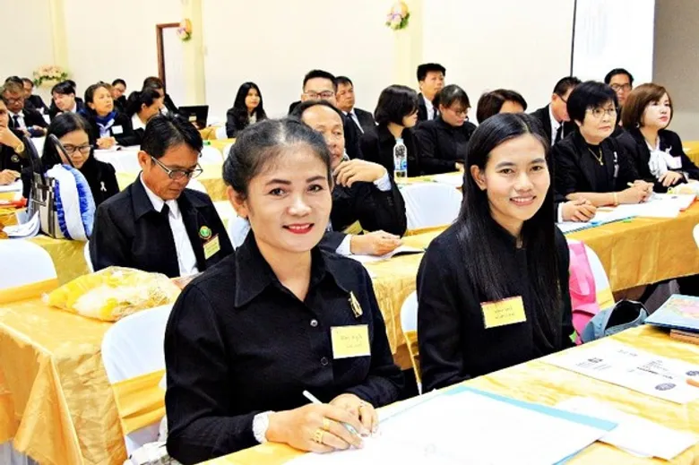 “รร.ผู้นำด้านสา’สุข นครพนม” คึกคัก 'นพ.จรัญ’ บรรยายพัฒนาบุคลิกภาพฯ