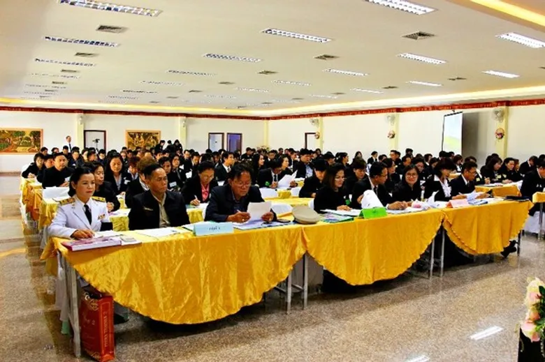 “รร.ผู้นำด้านสา’สุข นครพนม” คึกคัก 'นพ.จรัญ’ บรรยายพัฒนาบุคลิกภาพฯ