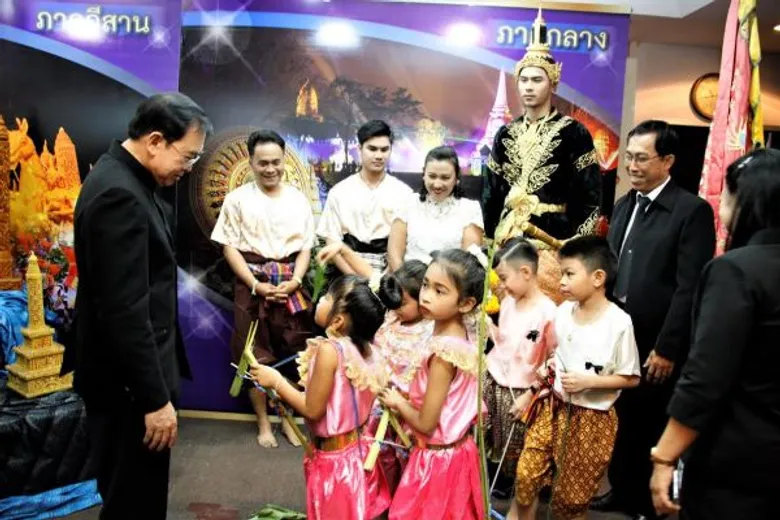 วธ.เปิดตัวหนังสือ 178 การแสดง – เทศกาล - ประเพณีสำคัญทั่วไทย ทั้งระดับท้องถิ่น – ชาติ - นานาชาติตลอดปี 60 เชิญชวนคนไทย - ต่างชาติไปสัมผัสมนต์เสน่ห์ประเพณีเทศกาลสำคัญทั่วไทย พร้อมจัดทำเป็นอีบุ๊คเผยแพร่องค์ความรู้ด้านวัฒนธรรม