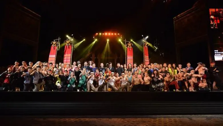 จากภาพยนตร์ สู่เวทีแสดงสด หนึ่งเดียวในโลก วินิจ เลิศรัตนชัย ดึง 2 สุดยอดฝีมือ “ปรัชญา ปิ่นแก้ว”–“บอย ถกลเกียรติ” ร่วมสร้างปรากฏการณ์ครั้งใหม่ “ONGBAK LIVE” สู้จริง เจ็บจริง พร้อมเทคนิคสุดอลังการ กุมภาพันธ์นี้