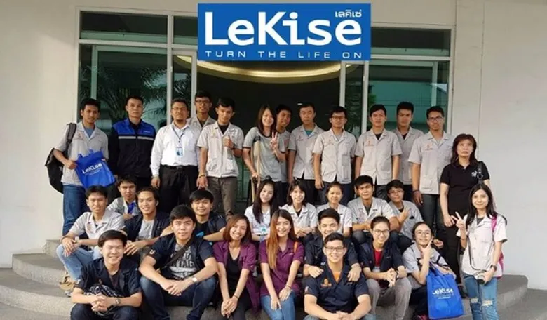LeKise Group (เลคิเซ่) ให้การต้อนรับคณะอาจารย์และนักศึกษาจากมหาวิทยาลัยเทคโนโลยีพระจอมเกล้าธนบุรีเข้าศึกษาดูงาน และเยี่ยมชมกระบวนการผลิตหลอดไฟอันทันสมัยของเมืองไทย