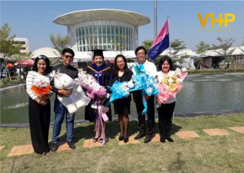 VHP : ร่วมแสดงความยินดี ผู้บริหาร VHP เข้ารับประทานปริญญาบัตรจาก พระเจ้าวรวงศ์เธอพระองค์เจ้าโสมสวลีพระวรราชาทินัดดามาตุ