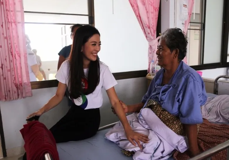 ใบเตย อาร์สยาม นำทีมดาราช่อง8 ลงพื้นที่ฟื้นฟูให้กำลังใจผู้ประสบอุทกภัย 4 จังหวัดภาคใต้
