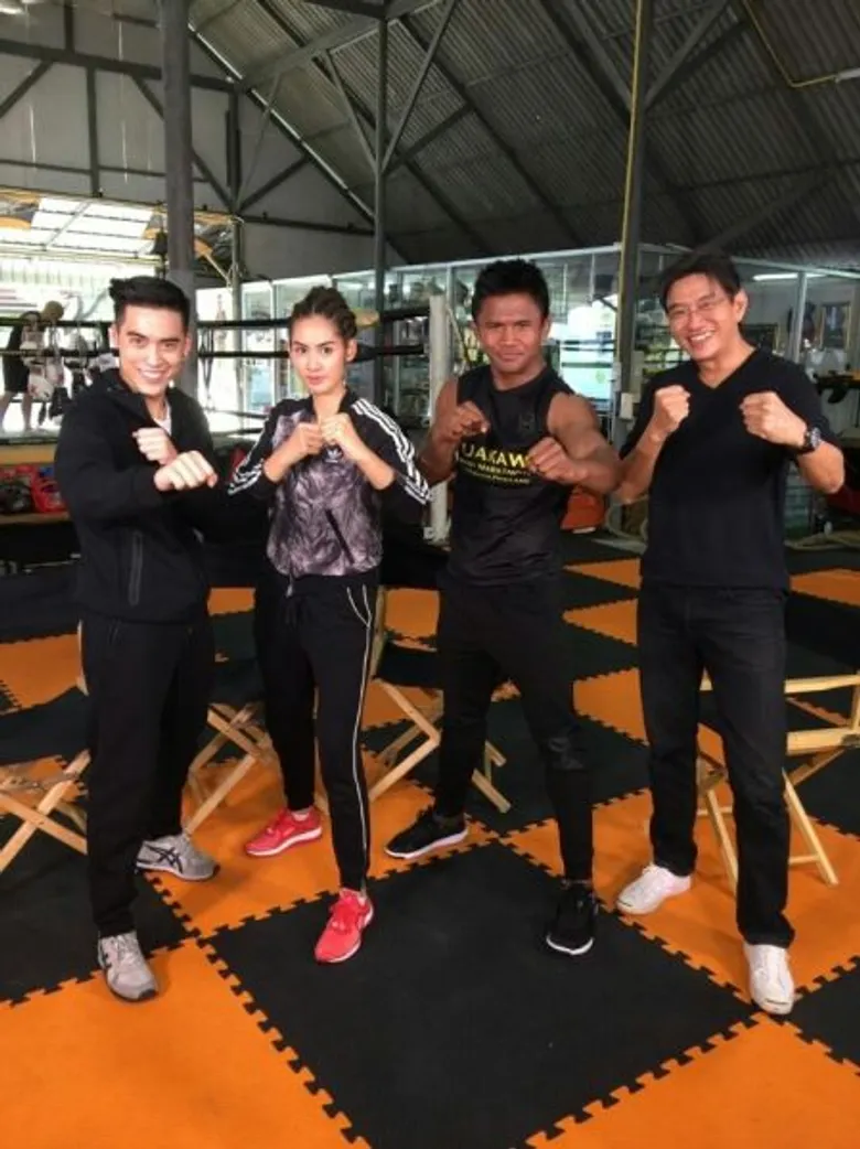 ทีวีไกด์: รายการ "ที่นี่หมอชิต" ตามติดเบื้องหลัง 2 งานบู๊ศิลปะการต่อสู้ ละครเวที “องค์บาก” และภาพยนตร์ “ทองดีฟันขาว”