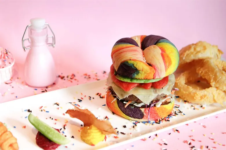 'Rainbow Dash’ ที่สุดของเบอร์เกอร์มุ้งมิ้ง
