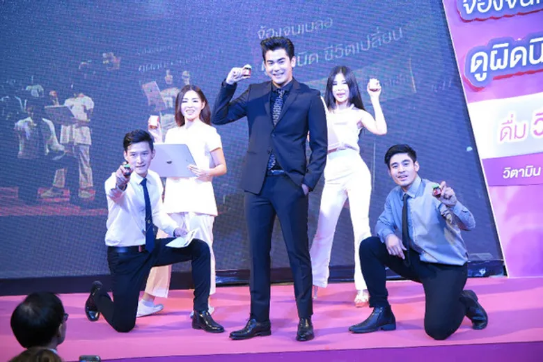 เซเลปยุคดิจิตอล เตือนระวัง "จ้องจนเบลอ ดูผิดนิด ชีวิตเปลี่ยน”