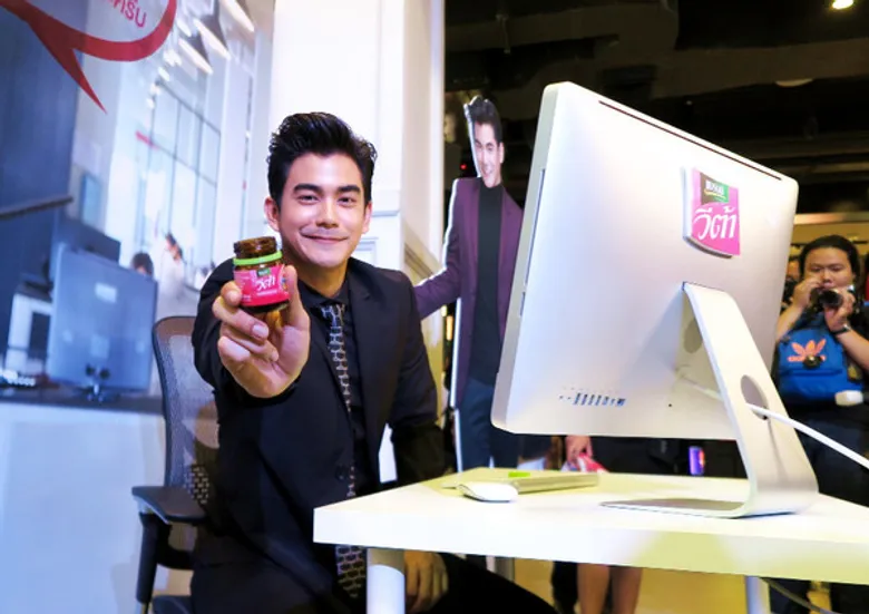 เซเลปยุคดิจิตอล เตือนระวัง "จ้องจนเบลอ ดูผิดนิด ชีวิตเปลี่ยน”