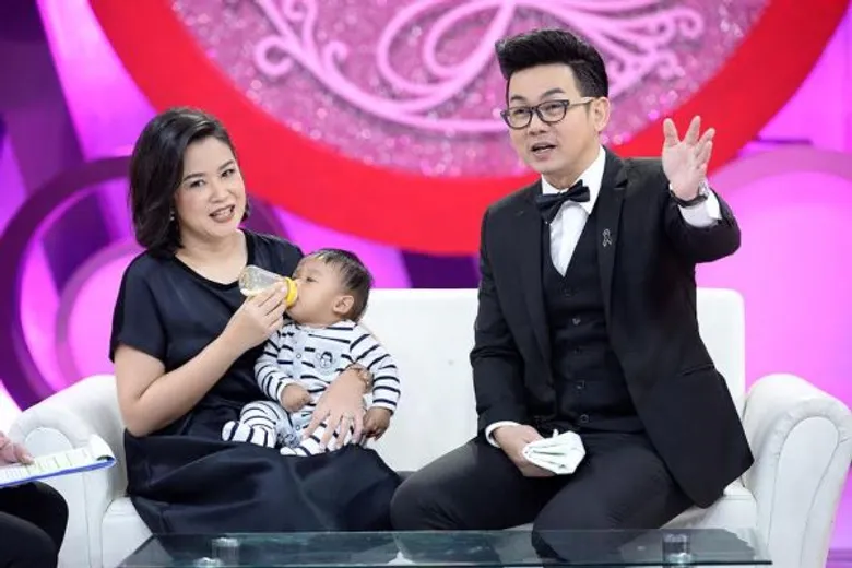 ทีวีไกด์: รายการ “น้ำผึ้งพระจันทร์” “เอ๊าะ-กีรติ” ควงคู่ ภรรยา และ ลูกชาย เผยสาเหตุการปิดข่าวครอบครัว