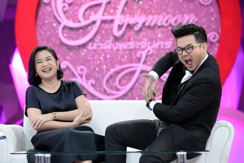 ทีวีไกด์: รายการ “น้ำผึ้งพระจันทร์” “เอ๊าะ-กีรติ” ควงคู่ ภรรยา และ ลูกชาย เผยสาเหตุการปิดข่าวครอบครัว