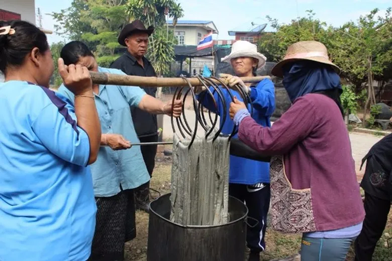 ราชภัฏโคราช บริการวิชาการสู่ชุมชน อบรมเพิ่มมูลค่าผลิตภัณฑ์ผ้าไหมจากวัสดุธรรมชาติ