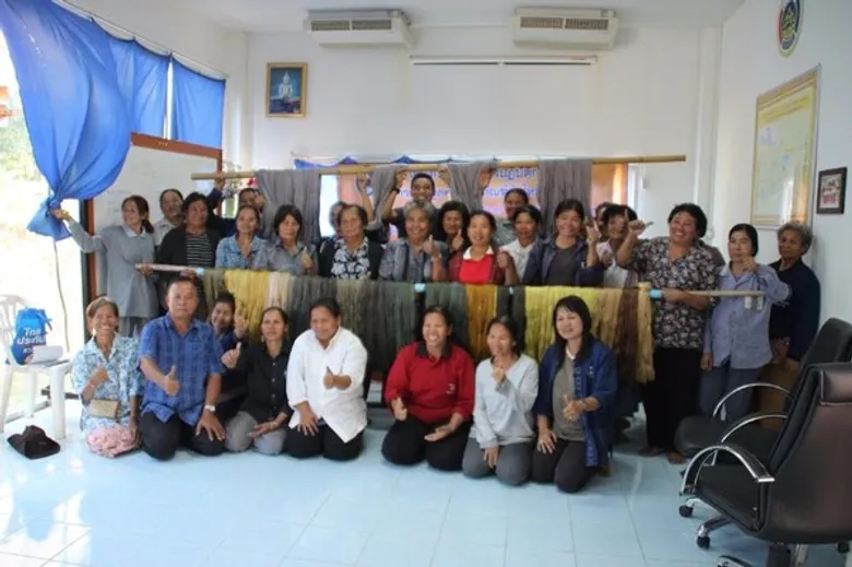 ราชภัฏโคราช บริการวิชาการสู่ชุมชน อบรมเพิ่มมูลค่าผลิตภัณฑ์ผ้าไหมจากวัสดุธรรมชาติ