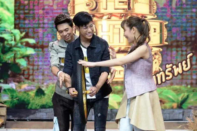 ทีวีไกด์: รายการ “STEP RIGHT UP ใครเก่ง...ใครได้ ล่าขุมทรัพย์" “เอกกี้-ต้นหอม” ติวเข้ม อาสาเป็นโค้ชส่วนตัวให้ “สิงโต ปราชญา”