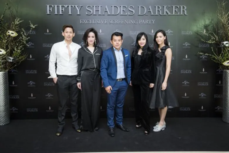 แทค-ภรัณยู สวมบทมิสเตอร์ เกรย์ ควงแขน ใบเตย อาร์สยาม ดูสุดยอดภาพยนตร์โรแมนติกดราม่าในงาน FIFTY SHADES DARKER EXCLUSIVE NIGHT ณ โรงภาพยนตร์บางกอก แอร์เวย์สบลู ริบบอน สกรีน แอท พารากอน ซีนีเพล็กซ์