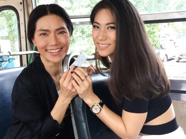 ทีวีไกด์: รายการ "ที่นี่หมอชิต" ฝันวัยเด็กอยากเป็นกระเป๋ารถเมล์ “ดู๋ สัญญา” จัดให้ พาแม่ลูก “ตู่ นันทิดา ,น้องเพลง ” ขึ้นรถเมล์ฝึกเดินเก็บตังค์