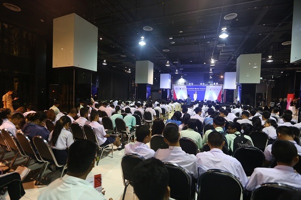 ลุยโรดโชว์ “สถานศึกษาต้นแบบทวิภาคี สานพลังประชารัฐ” (Excellent Model School) ต่อเนื่องกับสาขาวิชาการจัดการธุรกิจค้าปลีก