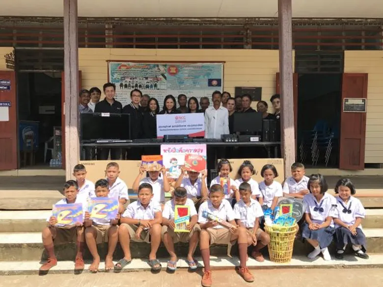 มูลนิธิเอสซีจี จับมือ ปูนซิเมนต์ไทย (ทุ่งสง) มอบครุภัณฑ์ ชั้นหนังสือ และอุปกรณ์กีฬา คืนรอยยิ้มสดใสหลังน้ำท่วม ให้น้องๆ รร.บ้านปากบางกลม จ.นครศรีธรรมราช