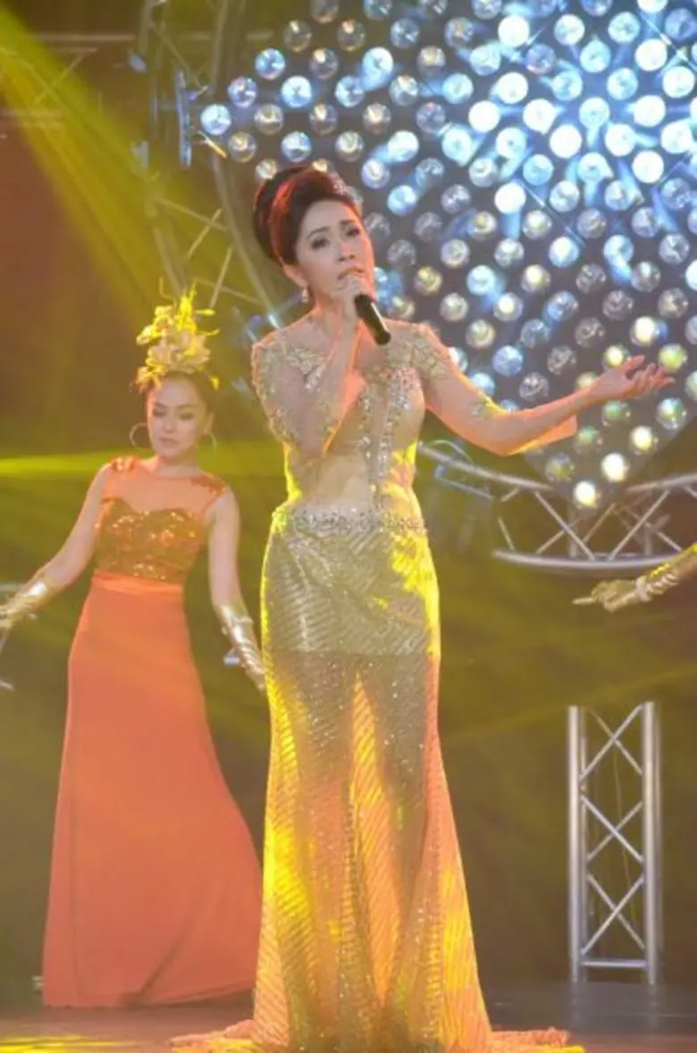 “กวาง-หนูนา-ปุยฝ้าย” จัดเต็ม!! ประชันโชว์บนเวที “ราชินีหมอลำ”