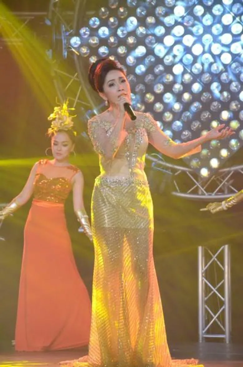 “กวาง-หนูนา-ปุยฝ้าย” จัดเต็ม!! ประชันโชว์บนเวที “ราชินีหมอลำ”