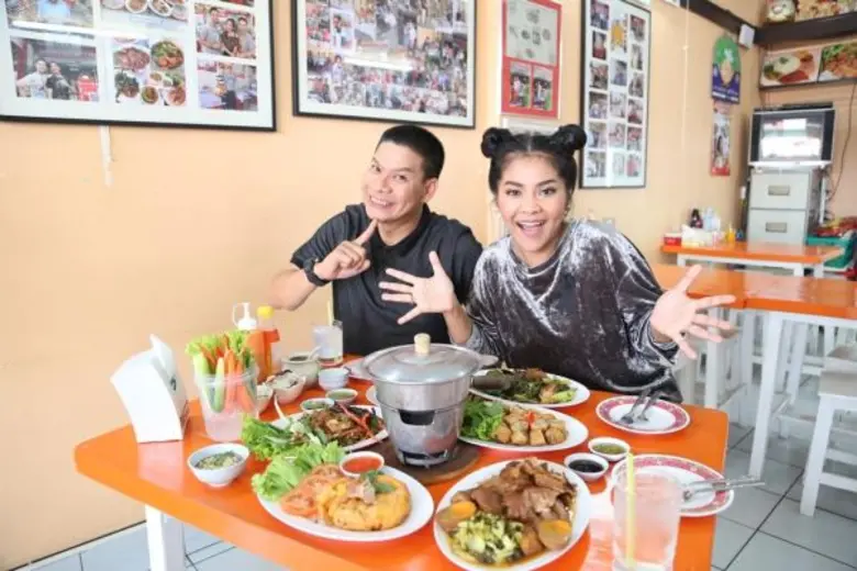 ทีวีไกด์: รายการ “ตลกแหลก” “ตั๊ก-นุ้ย” พาแฟนๆไปยังย่านชานเมือง ตะลุยหาเมนูเด็ดขึ้นชื่อในโซนเมืองทอง