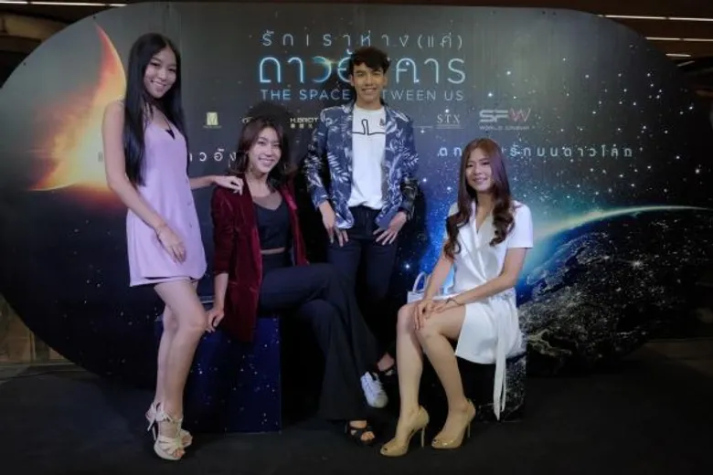 Movie Guide: กระหึ่มโซเชียล! ติดเทร็นด์ทวิตเมืองไทยชั่วข้ามคืน เซเลบวัยรุ่นเมืองไทย รวมตัวพิสูจน์หนังโรแมนติก-ไซไฟไอเดียกระแทกใจ “The Space Between Us รักเราห่าง(แค่)ดาวอังคาร”