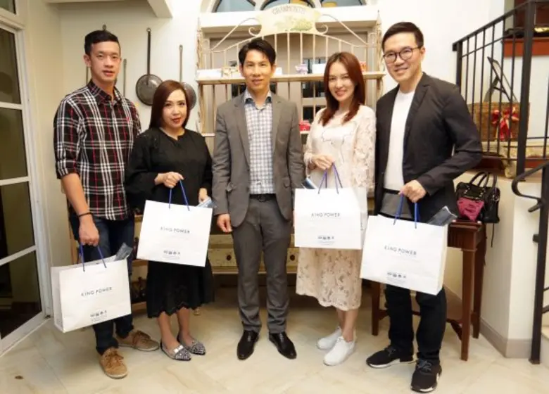 วิทยา สินทราพรรณทร (กลาง) รองกรรมการผู้อำ...
