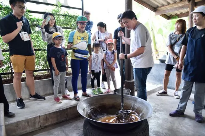 สองล้อตะลุยสวน “บ้านบางพลับ” ศูนย์เรียนรู้สุขภาวะ สำนักงานกองทุนสนับสนุนการสร้างเสริมสุขภาพ (สสส.)