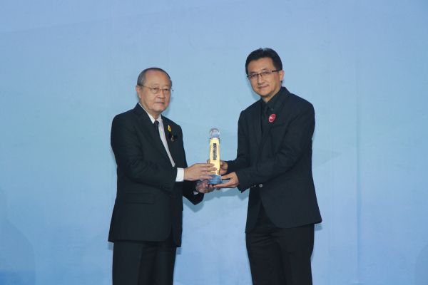 ซีพี ออลล์ ผนึกกำลัง 10 องค์กรระดับชาติ มอบรางวัล “เซเว่น อินโนเวชั่น อวอร์ดส์ 2017” เชิดชูสุดยอดนักพัฒนานวัตกรรม มุ่งยกระดับสินค้าเพื่อสังคมและเศรษฐกิจไทย